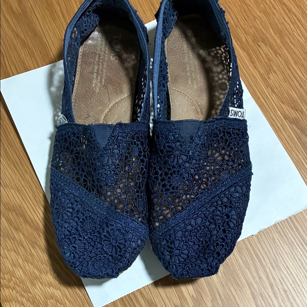 Toms Women's Dark Blue Lace Flats